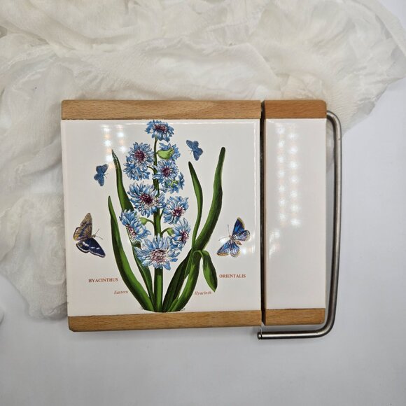 Portmeirion Botanic Garden Cheese Board with Wire Slicer – Hyacinth Tile - Picture 2 of 7